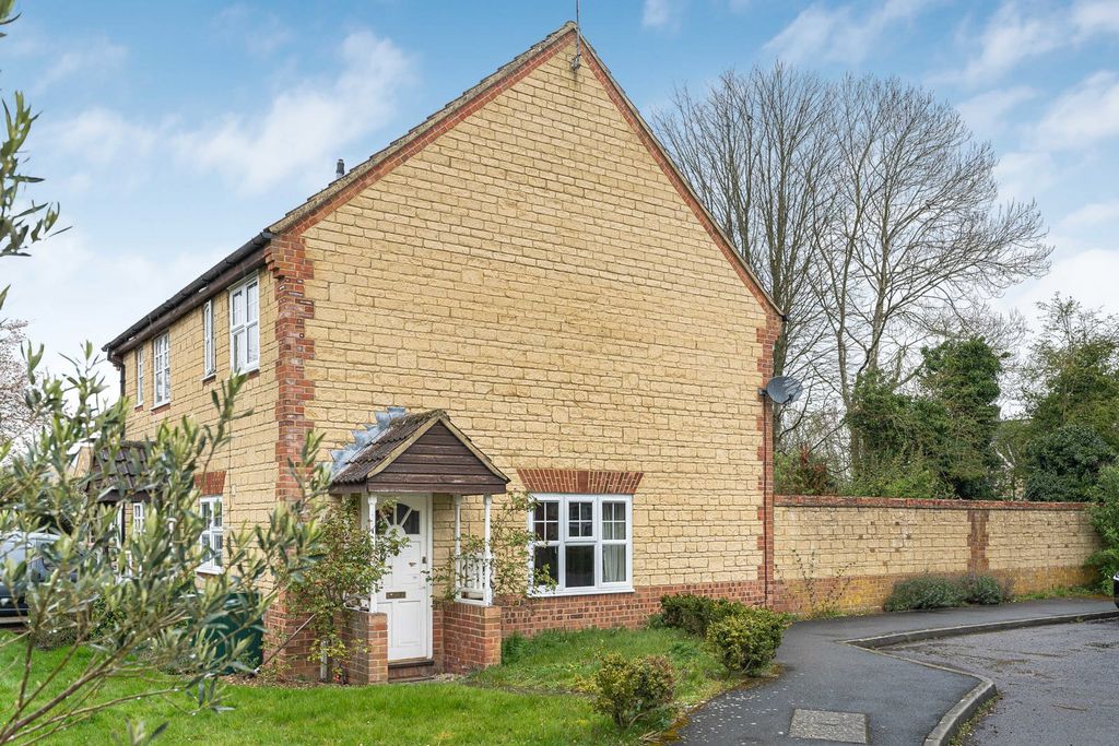 2 bed end terrace house for saleAshfield, Ashton Keynes, Wiltshire SN6