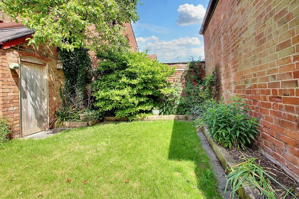 Additional image 37 of 5 bed semi-detached house for saleAlexandra Road, Leicester LE2