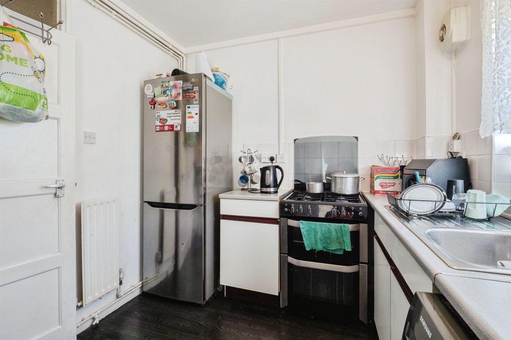 2 bed flat for saleThurcaston Road, Leicester LE4 photo 3