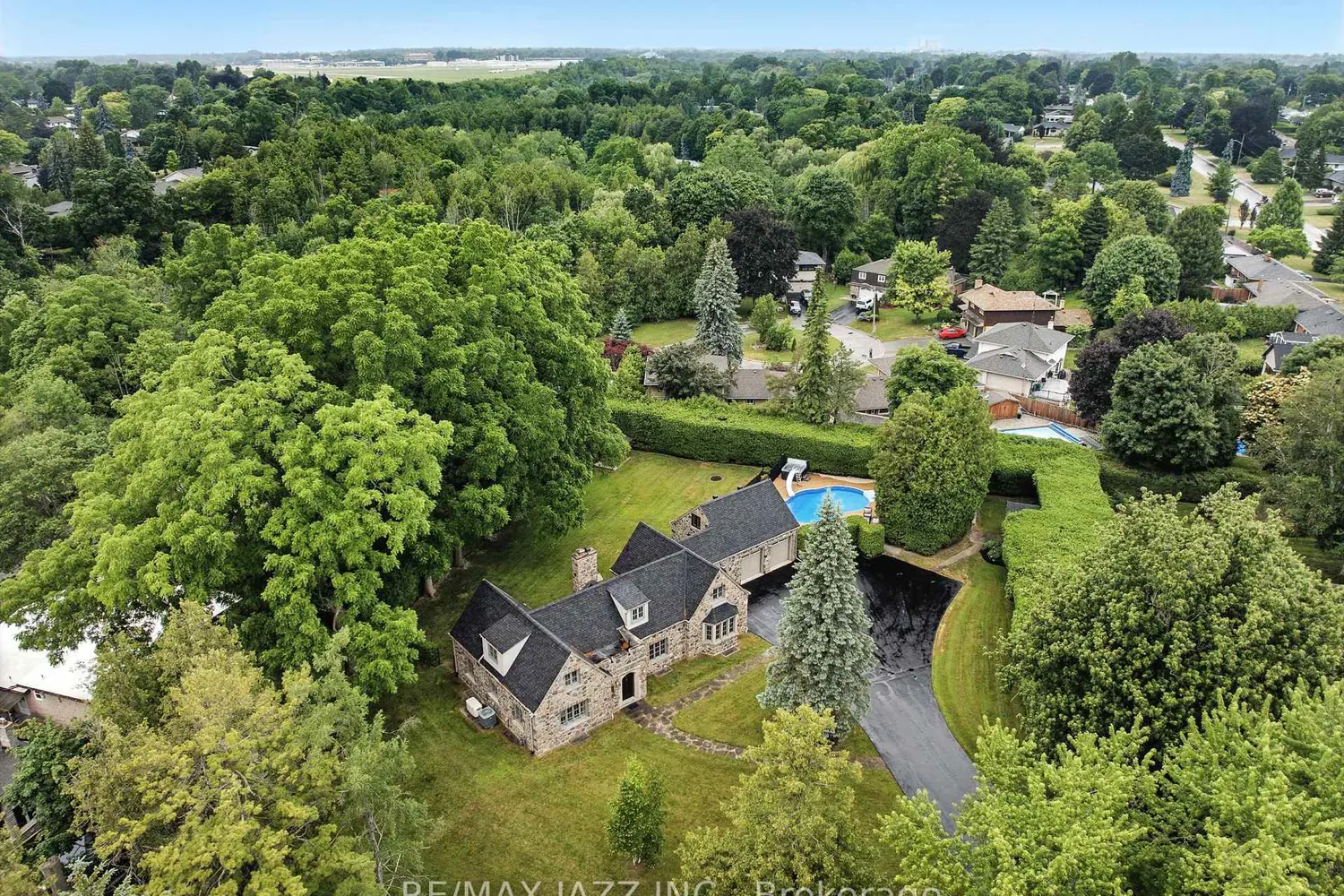 690 Bessborough Drive