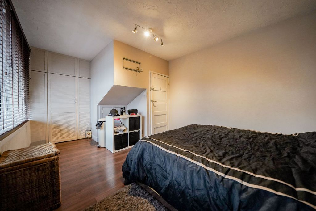 Additional image 19 of 5 bed end terrace house for salePeters Drive, Leicester, Leicestershire LE5