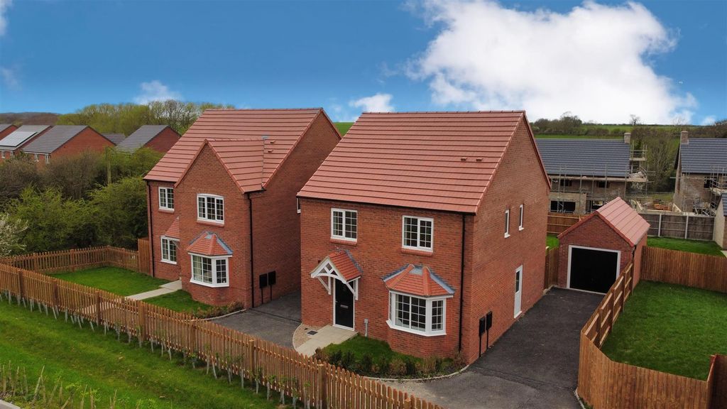 4 bed detached house for saleOakley Road, Shepshed, Loughborough LE12