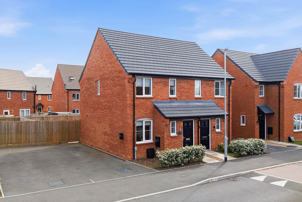 2 bed semi-detached house for saleBurgess Close, Burbage, Hinckley LE10