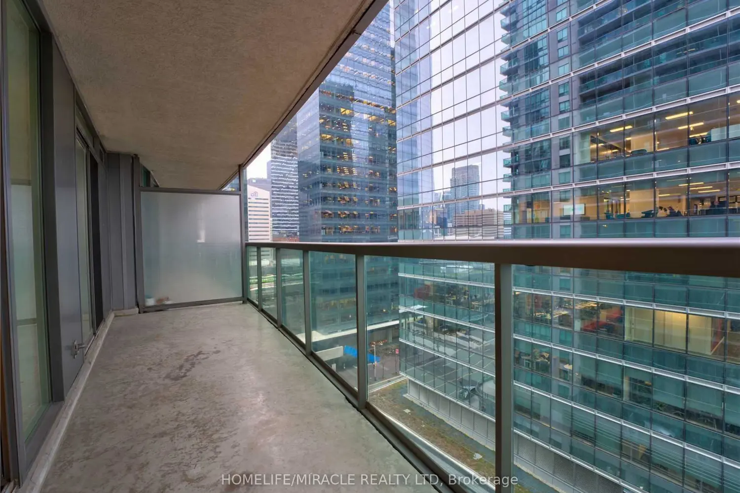 Additional image 17 of 30 Grand Trunk Crescent 1509