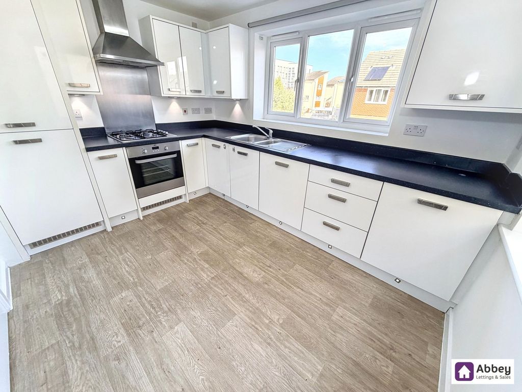 3 bed detached house for saleDarnall Road, Leicester LE2 photo 5