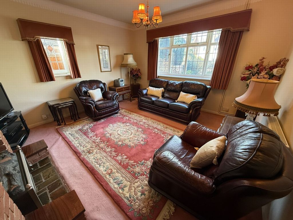 3 bed detached house for saleThurnview Road, Evington LE5 photo 2