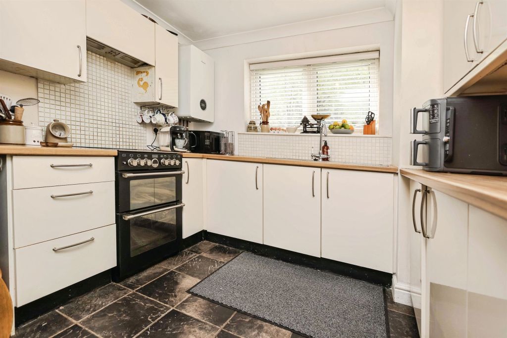 Additional image 6 of 2 bed flat for saleThe Broadway, Stourbridge DY8