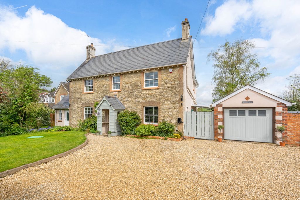 5 bed detached house for saleThe Street, Brinkworth SN15