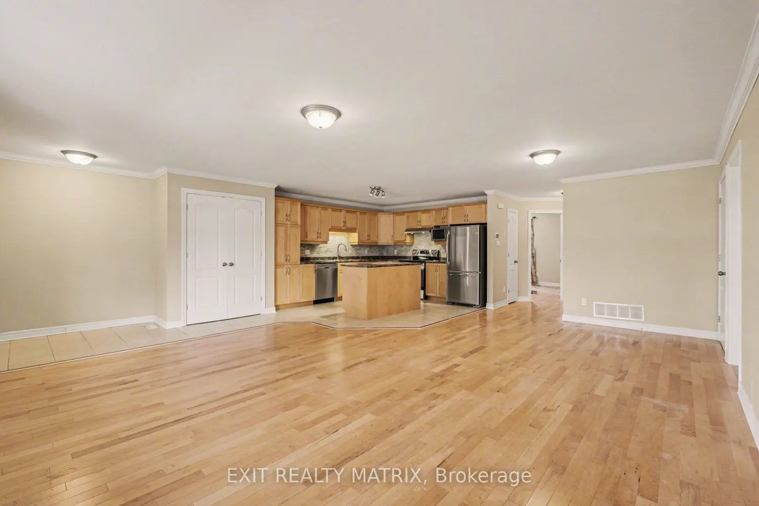 856 Notre-Dame Street 103 photo 2