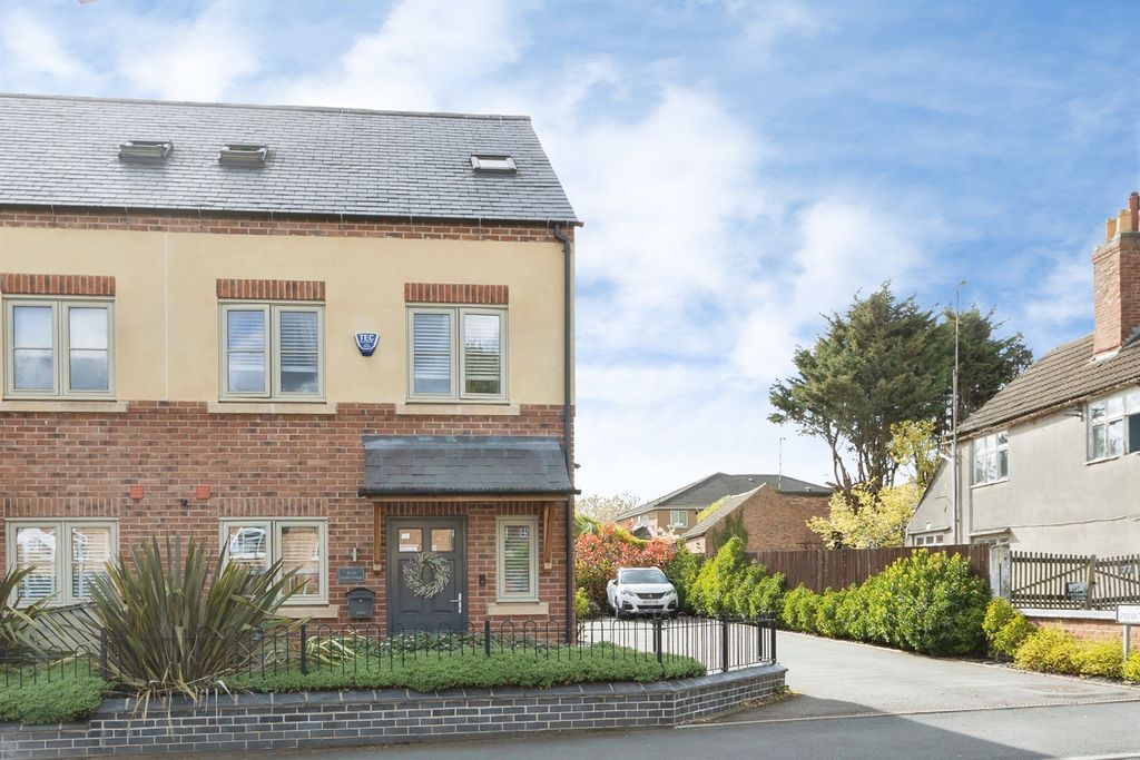 3 bed semi-detached house for saleHigh Street, Whetstone, Leicester LE8