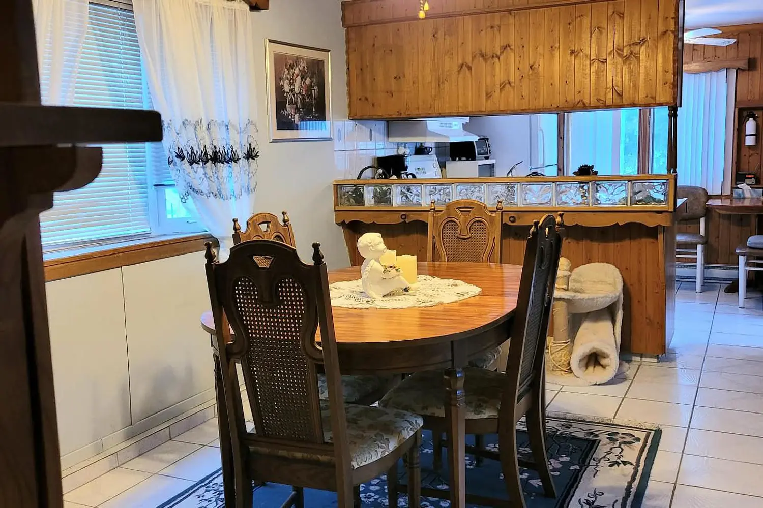 9839 Lakeshore Road 16