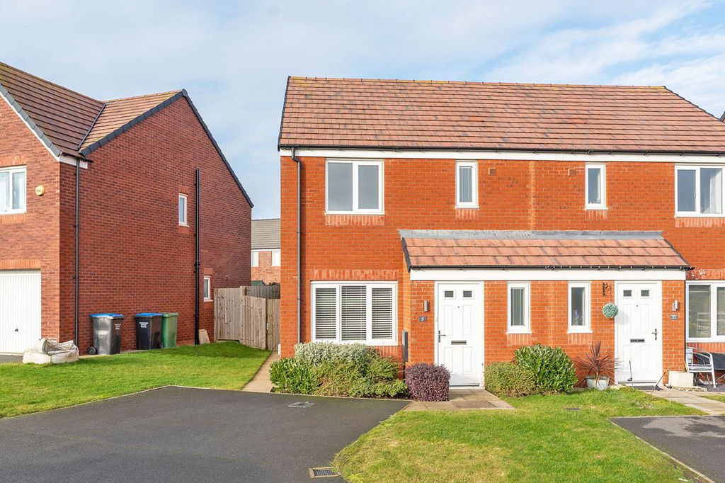 3 bed semi-detached house for saleTigers Road, Fleckney, Leicestershire LE8
