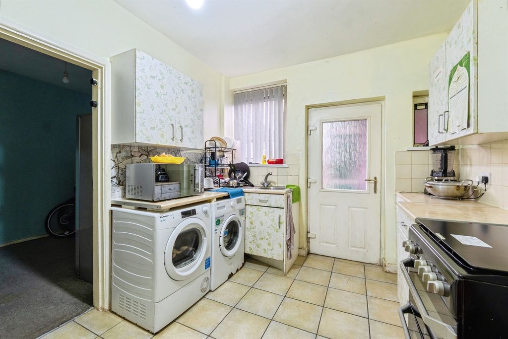 Additional image 3 of 3 bed semi-detached house for saleNew Parks Boulevard, Leicester LE3