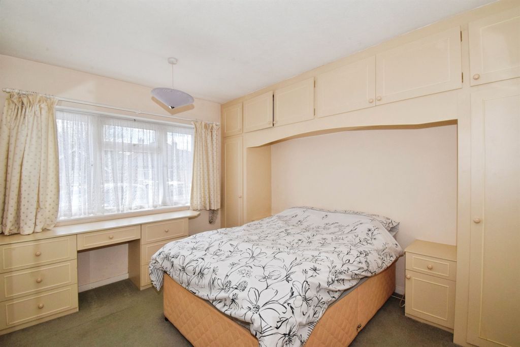 2 bed detached bungalow for saleWayside Drive, Oadby, Leicester LE2 photo 4