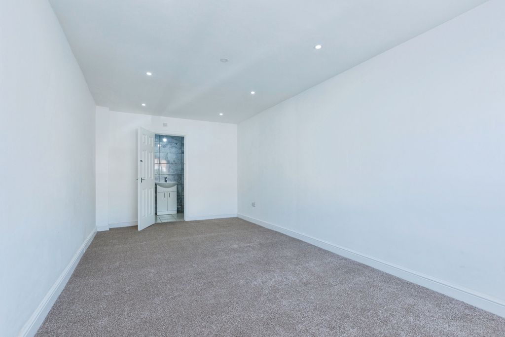 Additional image 11 of 7 bed detached house for saleSwithland Avenue, Leicester, Leicestershire LE4
