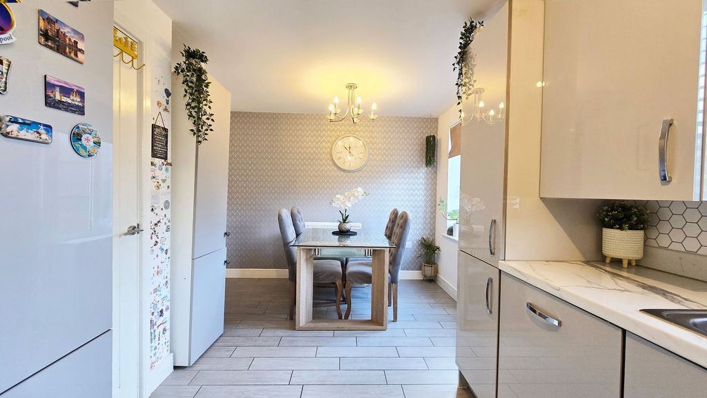 Additional image 8 of 3 bed semi-detached house for saleRaywell Road, Hamilton LE5