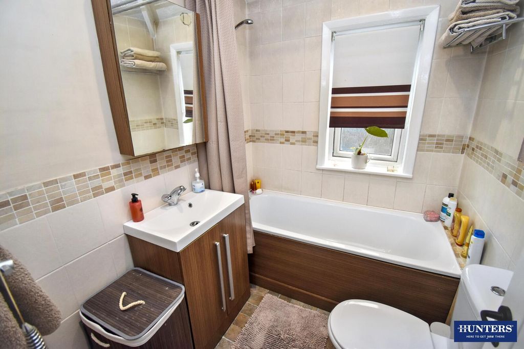 Additional image 10 of 3 bed semi-detached house for saleOakleigh Avenue, Glen Parva, Leicester LE2