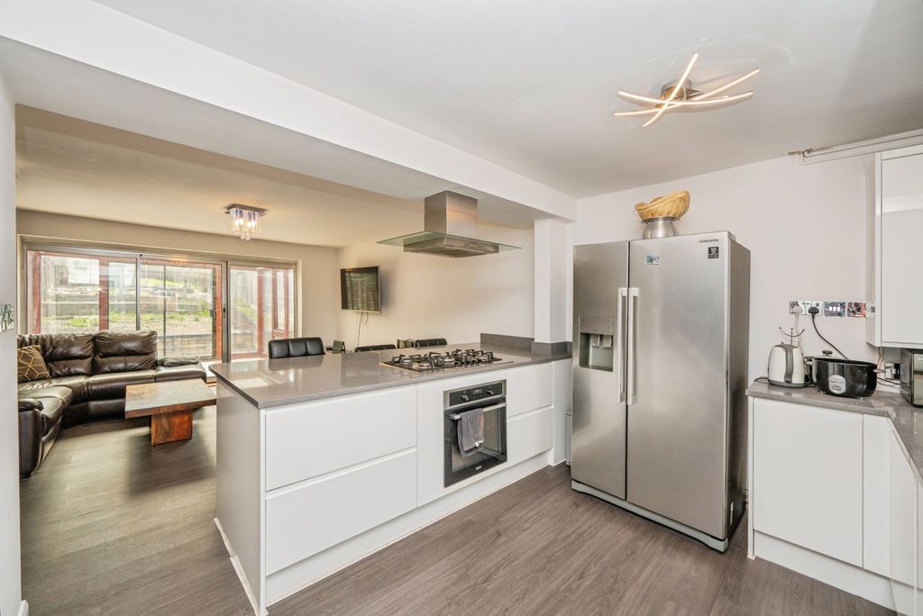 Additional image 2 of 3 bed semi-detached house for saleRidgewood Rise, Tamworth, Staffordshire B77
