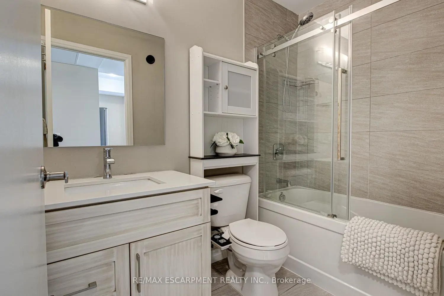 Additional image 9 of 108 Garment Street 1007