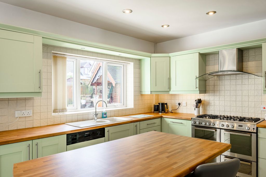 Additional image 5 of 5 bed detached house for saleWallace Court, Cheslyn Hay, Walsall WS6
