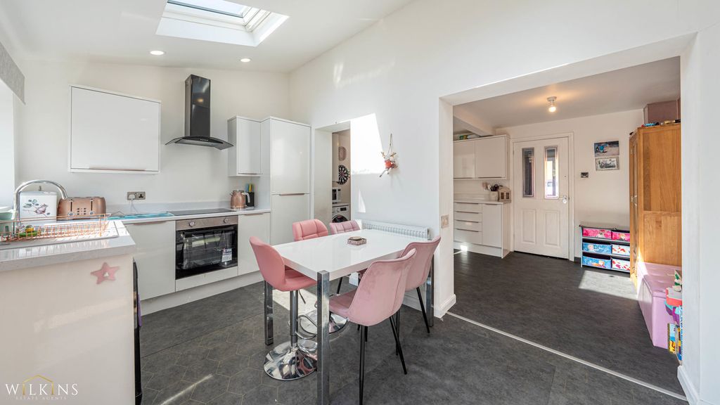 Additional image 2 of 3 bed semi-detached house for saleGlendale Court, Wilnecote, Tamworth, Staffordshire B77