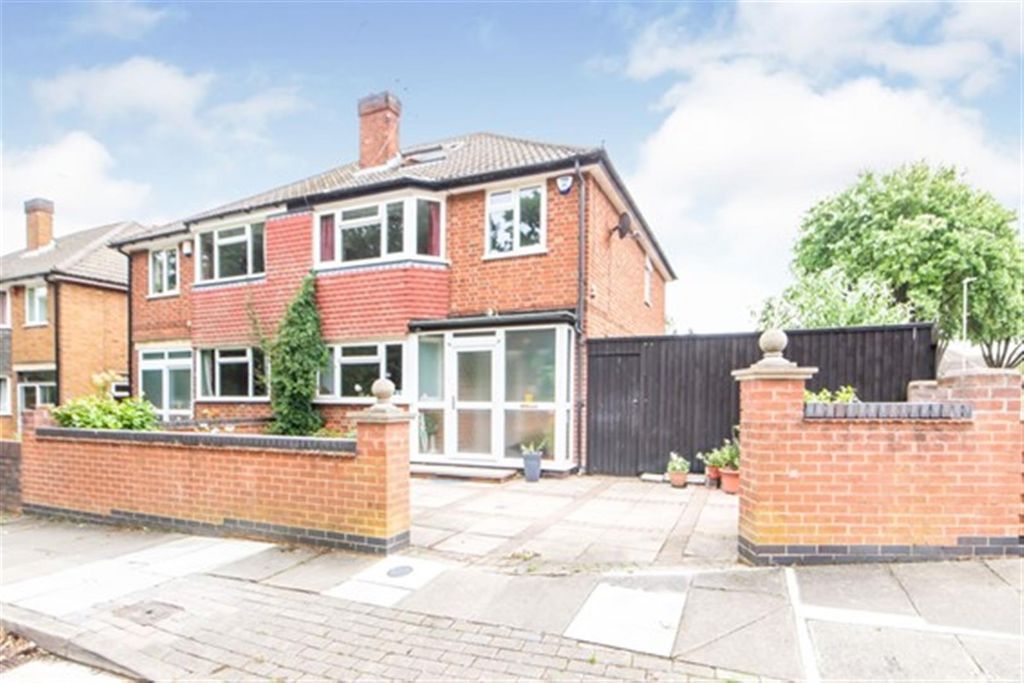 3 bed semi-detached house for saleAngela Drive, Leicester LE5