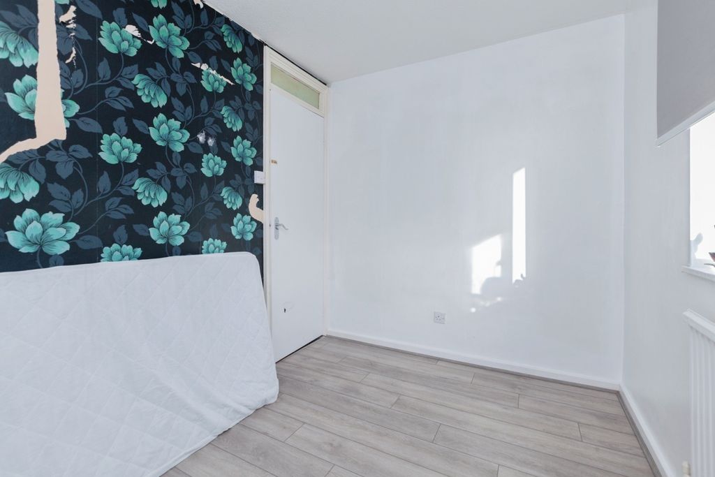 Additional image 10 of 5 bed semi-detached house for salePitchens Close, Leicester, Leicestershire LE4