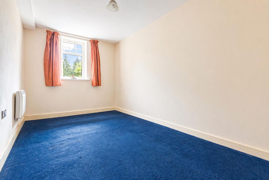 Additional image 13 of 2 bed flat for saleThe Laurels, Knighton Park Road, Leicester LE2