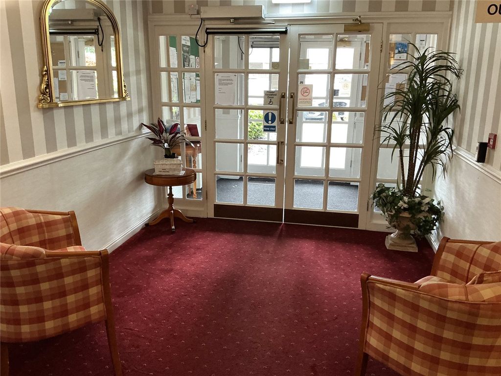 1 bed flat for saleWolverhampton Road, Stafford, Staffordshire ST17 photo 2