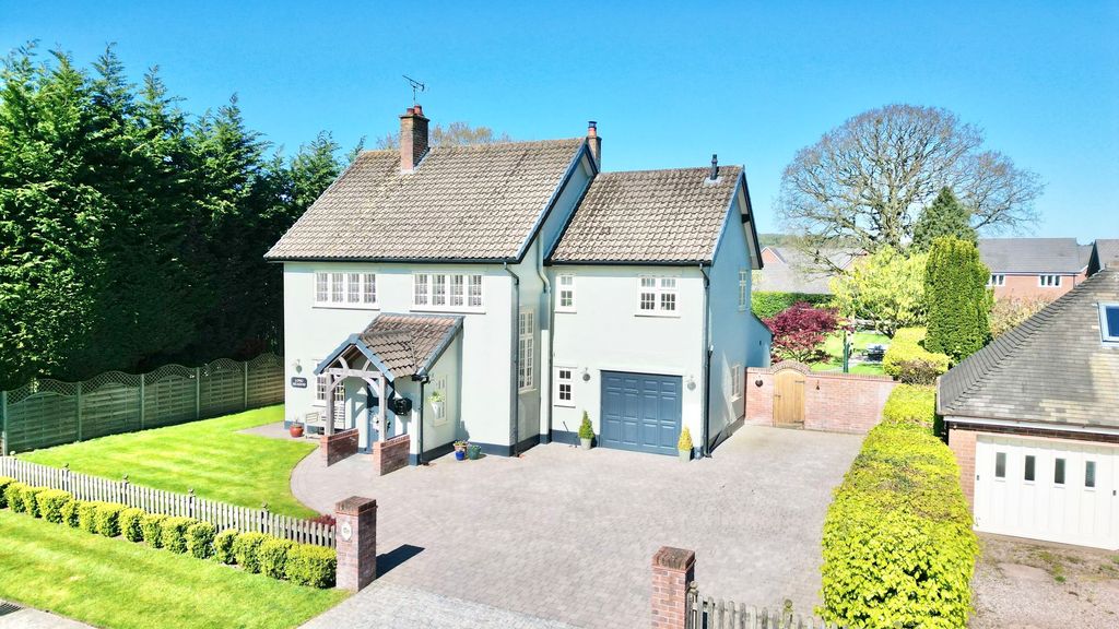 4 bed detached house for saleSandyfields, Baldwins Gate ST5