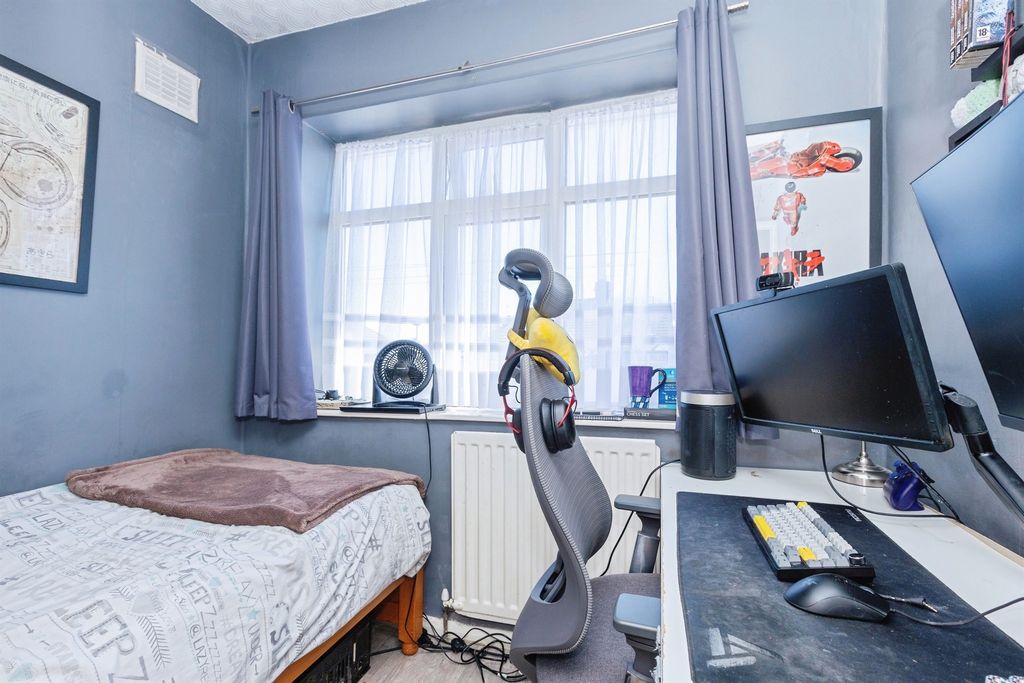 Additional image 8 of 3 bed semi-detached house for saleFrinton Avenue, Leicester LE5