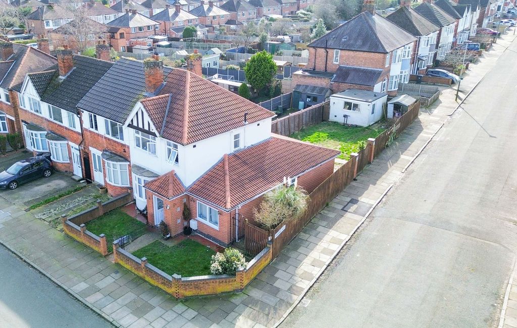 4 bed town house for saleBurnaston Road, Aylestone, Leicester LE2