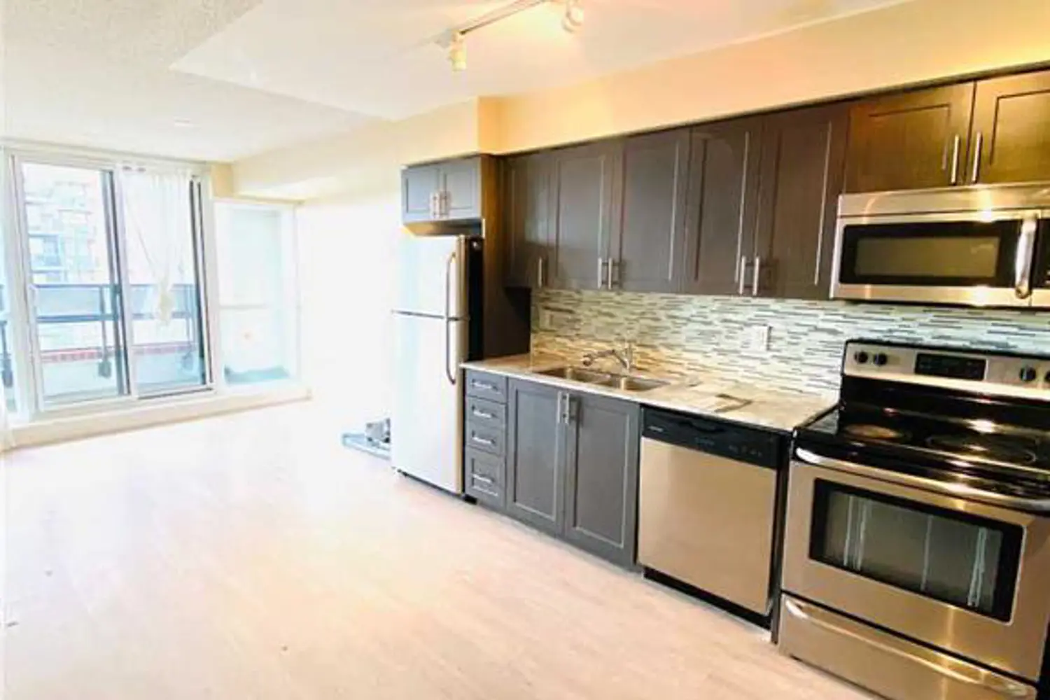 Additional image 4 of 800 Lawrence Avenue 1818