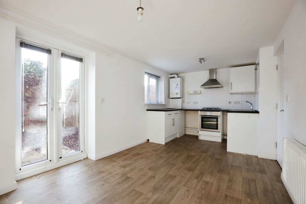 1 bed flat for saleLowercroft, Rugby CV21 photo 4
