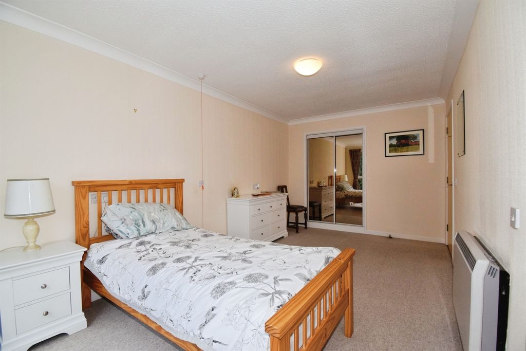 2 bed flat for saleLondon Road, Leicester LE2 photo 4