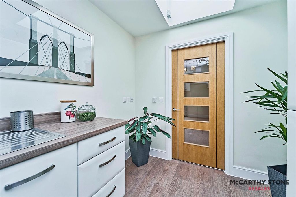 Additional image 7 of 2 bed flat for saleAlgar Court, Penn Road, Wolverhampton WV4