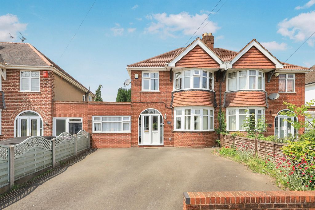 3 bed semi-detached house for saleWarstones Road, Penn, Wolverhampton WV4