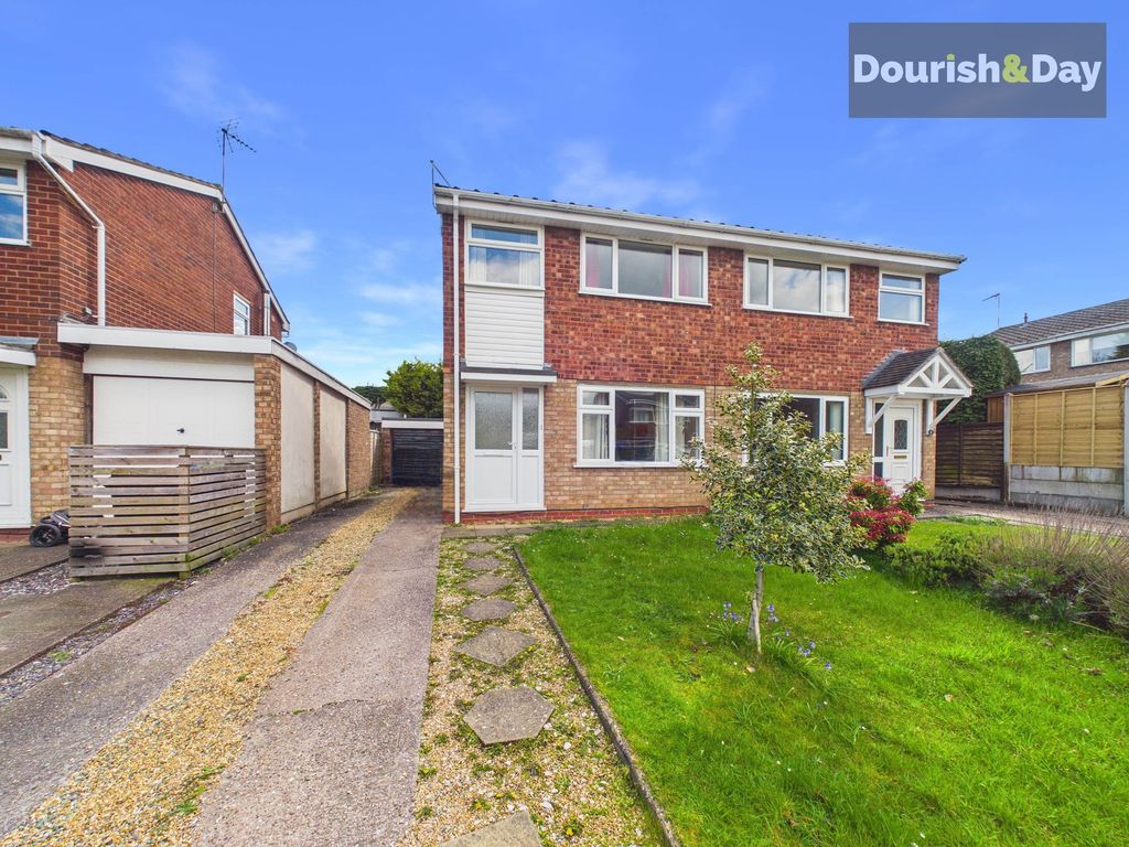 3 bed semi-detached house for saleCherrywood Close, Stafford ST17