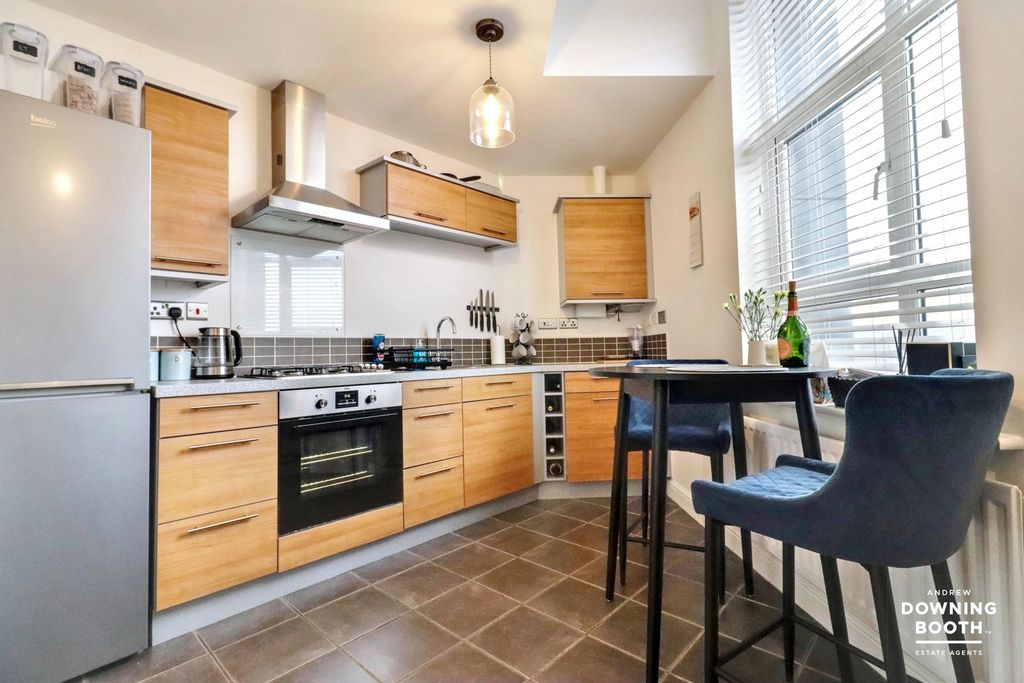 Additional image 3 of 2 bed flat for salePear Tree Close, Lichfield WS14