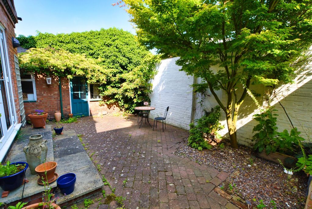 Additional image 40 of 6 bed semi-detached house for saleAlexandra Road, Stoneygate, Leicester LE2
