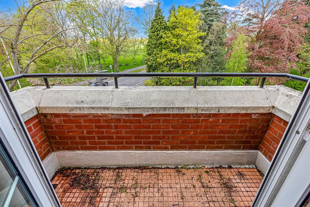 Additional image 15 of 2 bed flat for saleThe Laurels, Knighton Park Road, Leicester LE2