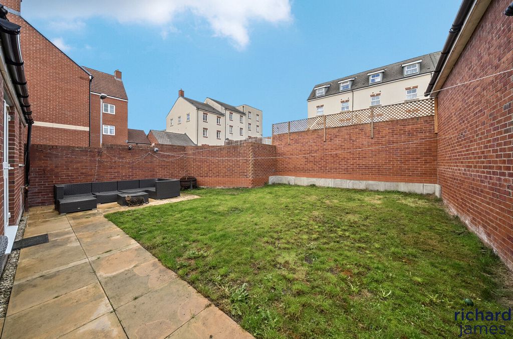 Additional image 18 of 5 bed detached house for saleCloatley Crescent, Royal Wootton Bassett, Royal Wootton Bassett SN4
