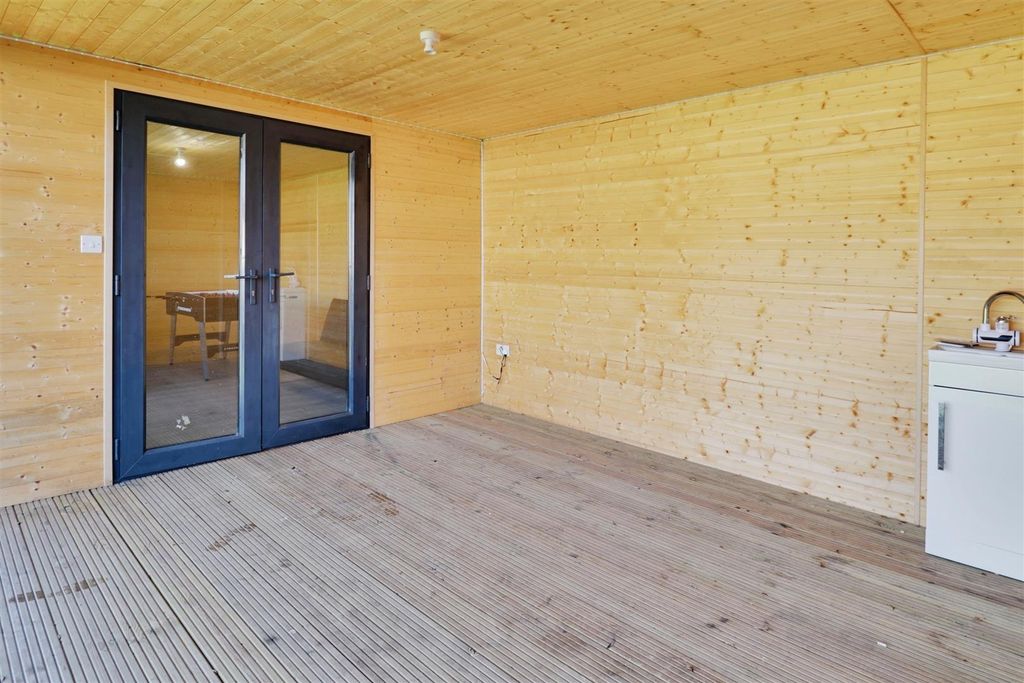 Additional image 33 of 4 bed semi-detached house for saleLower Milehouse Lane, Newcastle ST5