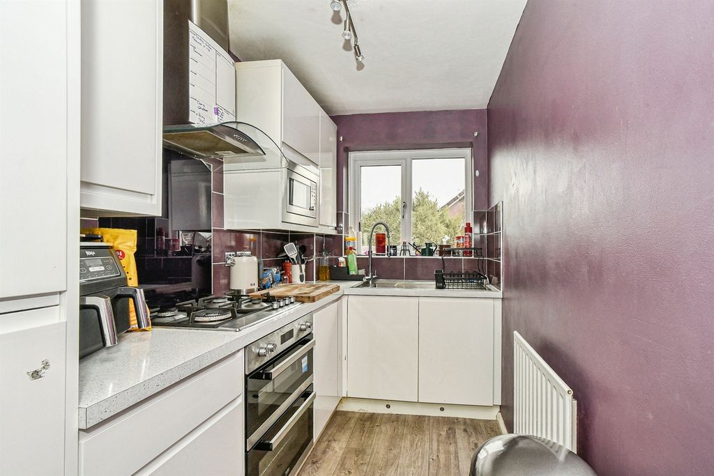 Additional image 3 of 2 bed property for saleKingfisher Drive, Durrington, Salisbury SP4