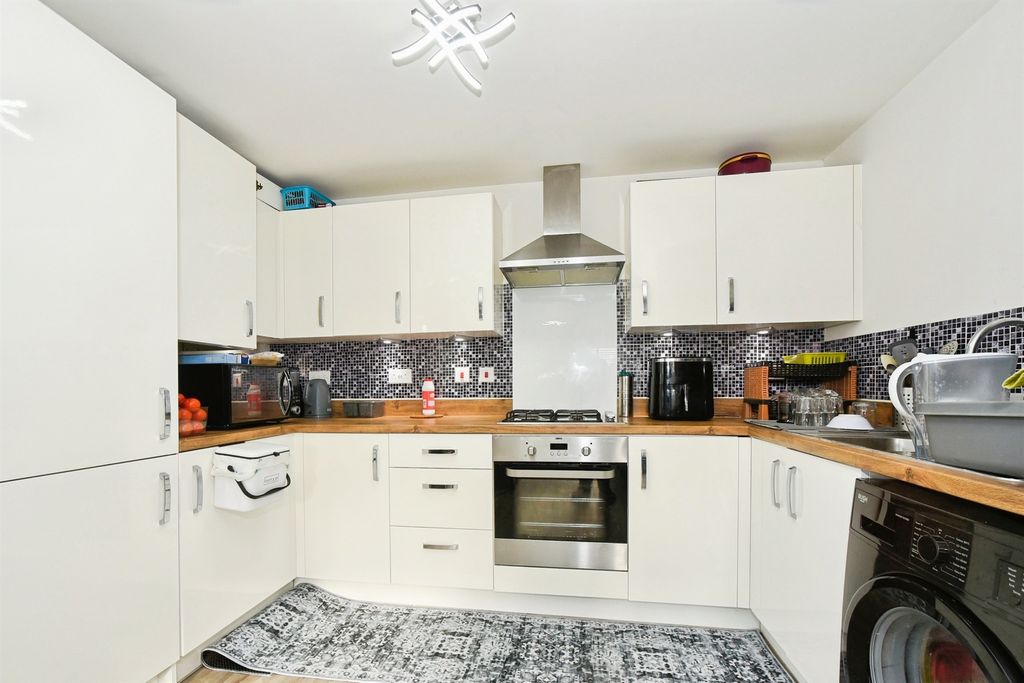 Additional image 4 of 2 bed flat for saleSemington Strand, Swindon SN1