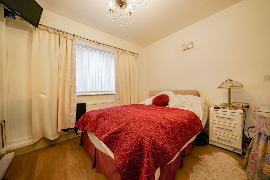 Additional image 12 of 5 bed end terrace house for salePeters Drive, Leicester, Leicestershire LE5