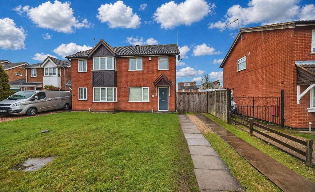 3 bed semi-detached house for saleKnights Close, Stoney Stanton LE9