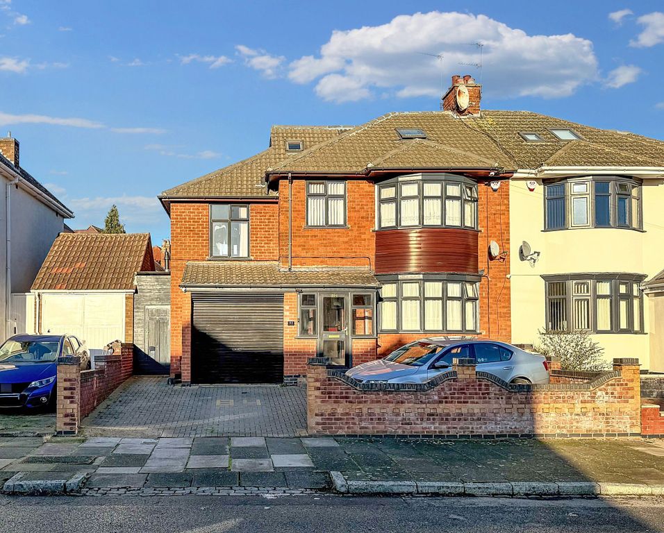 5 bed semi-detached house for saleRomway Road, Leicester LE5