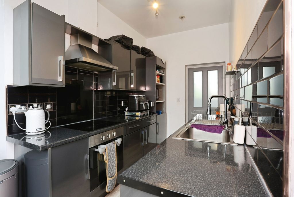 Additional image 5 of 2 bed flat for saleGrosvenor Gate, Leicester, Leicestershire LE5