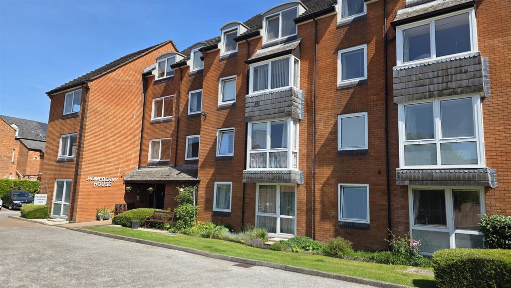 1 bed flat for saleAshcroft Gardens, Cirencester GL7